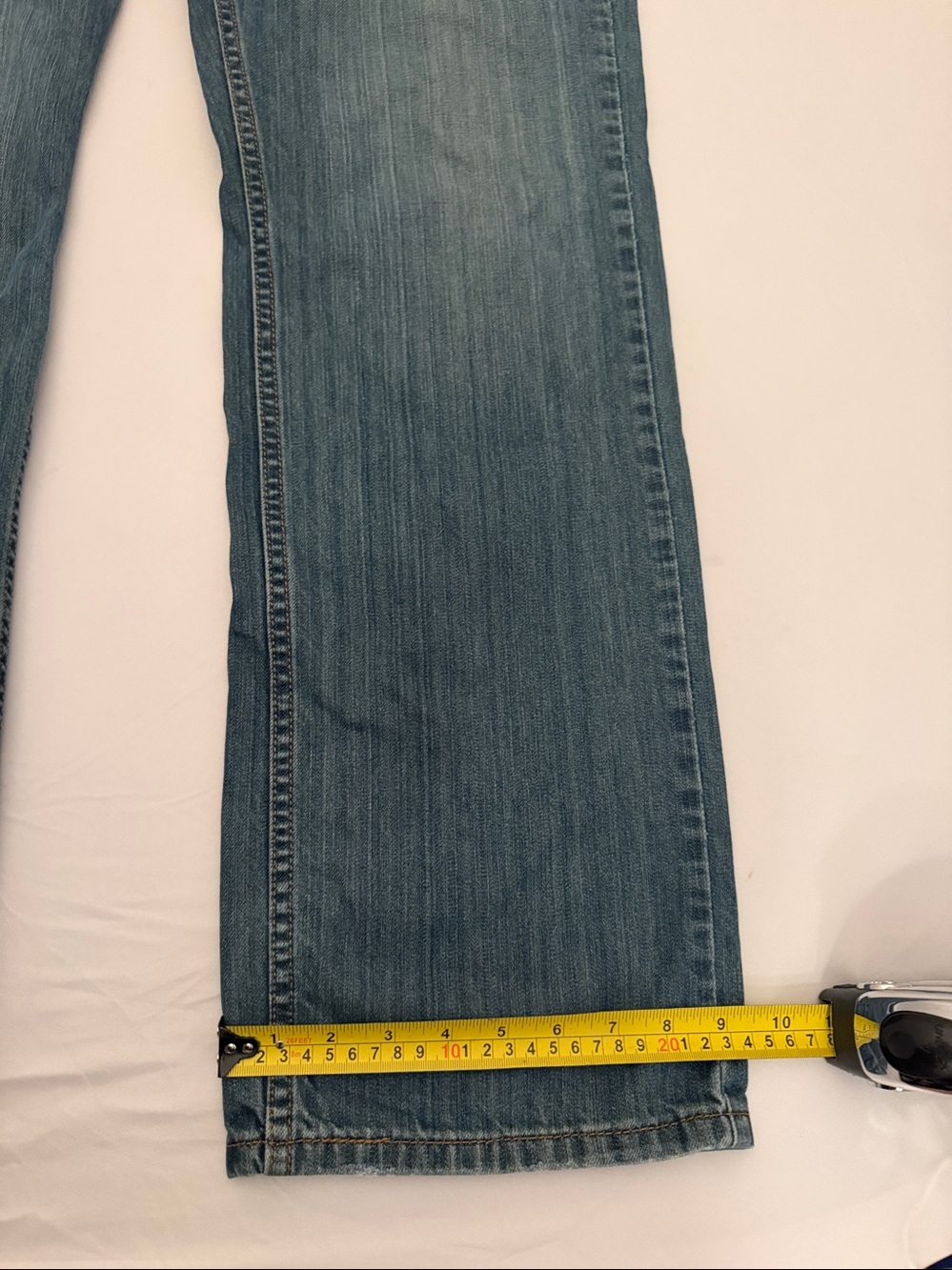 Levi’s Relaxed and Straight 559 slightly distressed blue denim jeans 35x34 - Picture 10 of 11